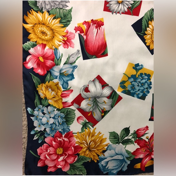 Museum of Fine Arts Boston 100%Pure Silk Scarf Floral 34” x 34” Lily Hortencia - Picture 4 of 14